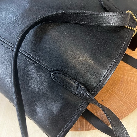 Coach | Legacy Lunch Bucket Bag Glovetanned Leather 9077 in Black - Picture 14 of 15
